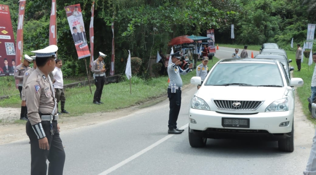 Dishub Kampar Tertibkan Arus Lalu Lintas Saat Pencabutan Nomor Urut Bagi Paslon Bupati-Wabup