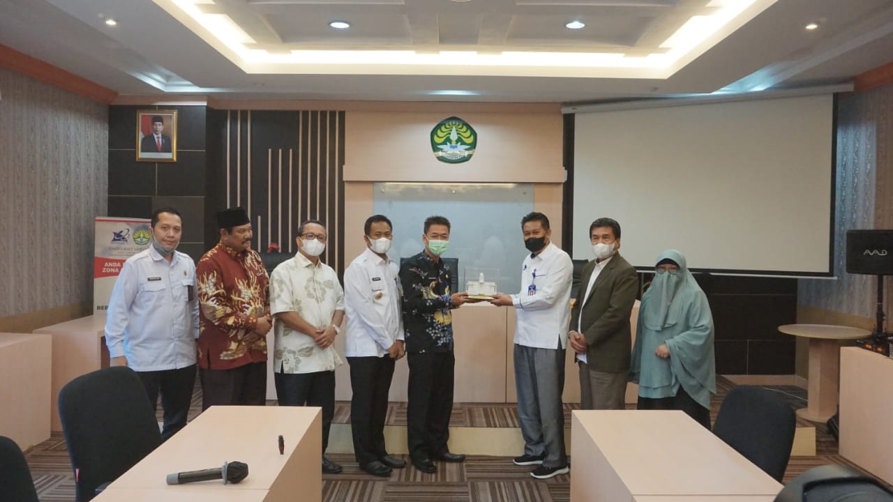 Bupati Rohil Audiensi dengan Rektor Universitas Riau Bahas Kerjasama Program Beasiswa