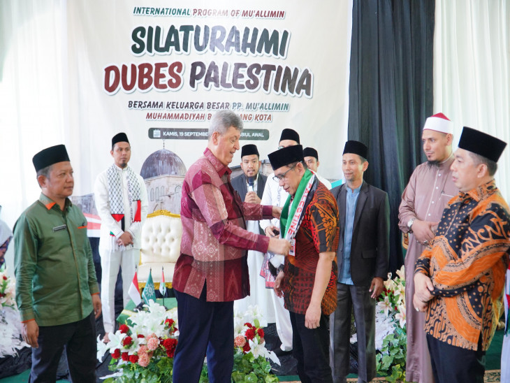 Duta Besar Palestina Zuhair Al-Shun Kunjungi Ponpes Muallimin Bangkinang