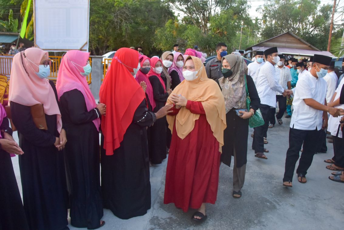 Bupati Bengkalis Kasmarni Buka Puasa Bersama Warga Desa Pangkalan Batang