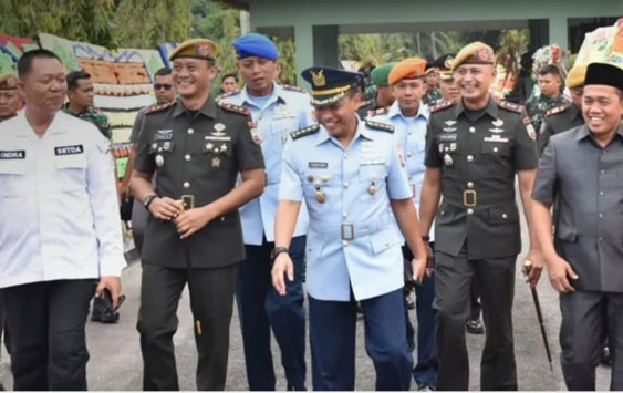 Pimpinan DPRD Kota Pekanbaru Hadiri Upacara Sertijab Komandan Arhanud 13/PBY