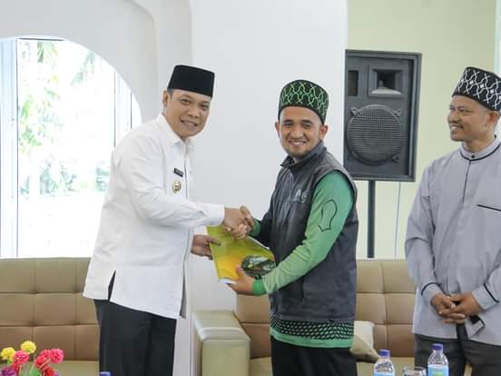 Pj Wali Kota Pekanbaru Melakukan Kunjungan Dan Memberi Santunan Kepada Anak Yatim Di Panti Asuhan