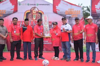 Diikuti 75 Tim, Bupati Kasmarni Buka Turnamen Sepak Bola Piala Bupati IGORNAS CUP II