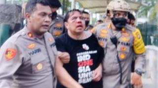 Ade Armando Digebuki Hingga Babak Belur Saat Ikut Demo 11 April Di DPR