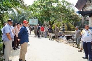 Pj Bupati didampingi Kadishub Kampar, Tinjau Lokasi Tragedi di PT Cilandra Perkasa