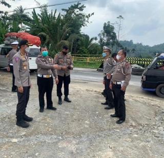 Dirlantas Polda Sumut Tinjau Longsor Jalan Medan - Brastagi